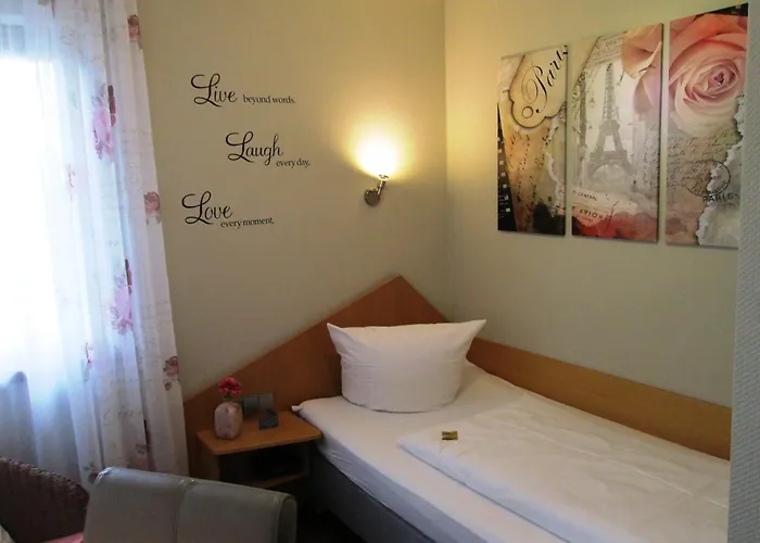 & Restaurant Kaiser Superior 3* هيرنباغ