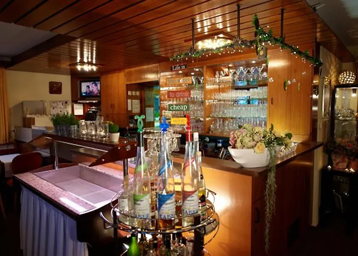 & Restaurant Kaiser Superior فندق هيرنباغ