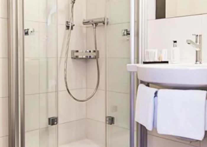 & Restaurant Kaiser Superior 3* هيرنباغ